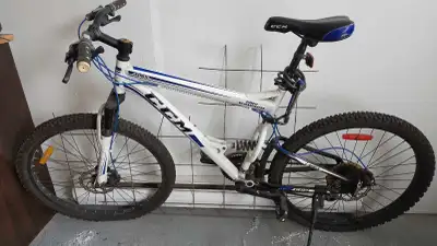 Trail bicycles / Velo tout terrain, View more