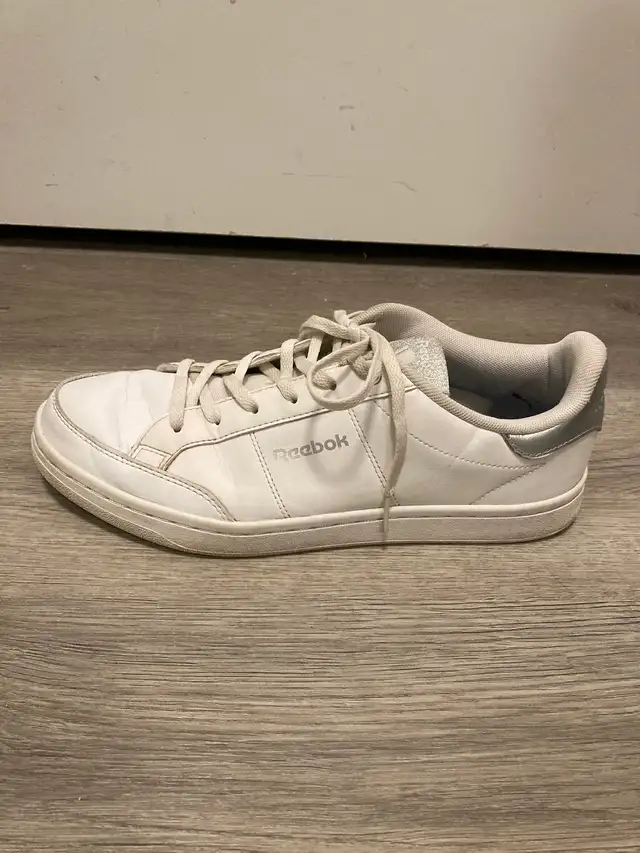 Women's Reebok Shoes in White and Silver, Size 10 in Women's - Shoes in Kitchener / Waterloo - Image 7