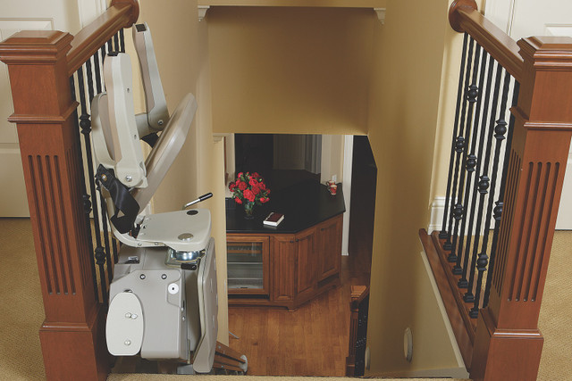used STAIR CHAIR LIFTS $2000 PORCHLIFTS $4000 includes install in Health & Special Needs in Cornwall - Image 3