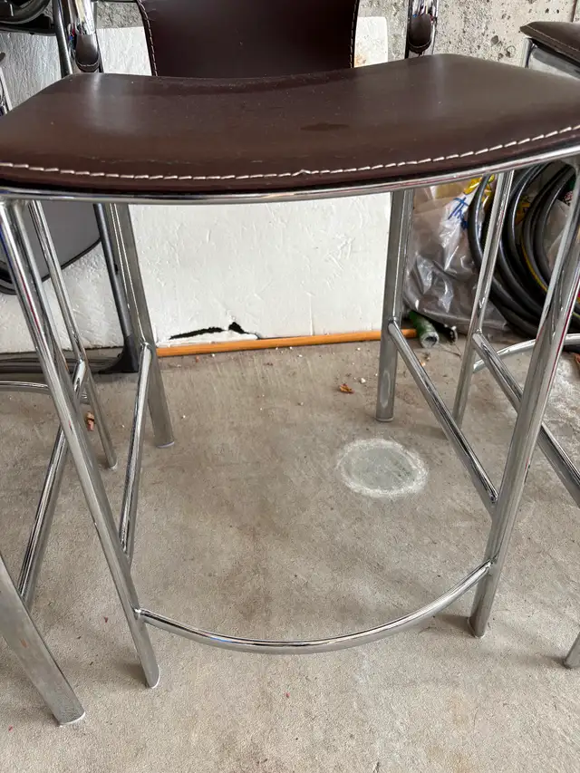 Brown Leather Bar Stools – $25 Each (6 Available, Project) in Chairs & Recliners in Oshawa / Durham Region - Image 10