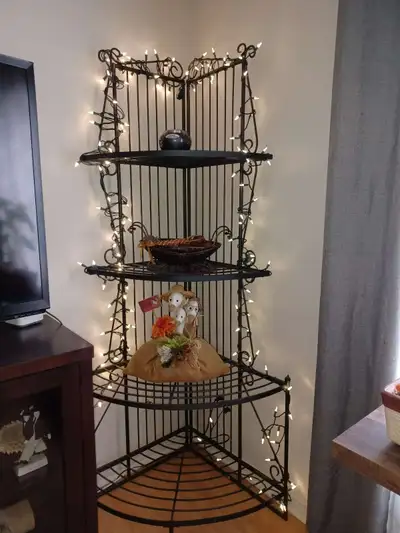 ÉTAGÈRE DE MÉTAL NOIRE ROBUSTE, View more