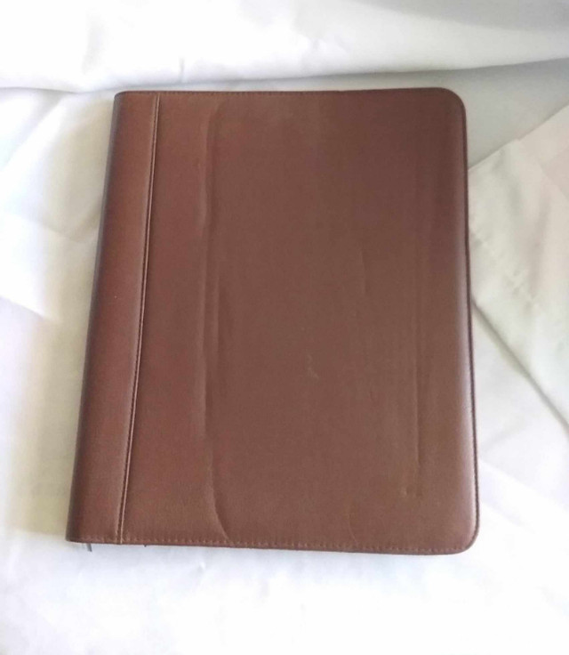 Assured Craft Leather Tablet Carrier Padfolio in Other in City of Toronto - Image 3