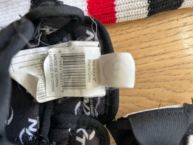 Kids Hockey Equipment in Hockey in Calgary - Image 4