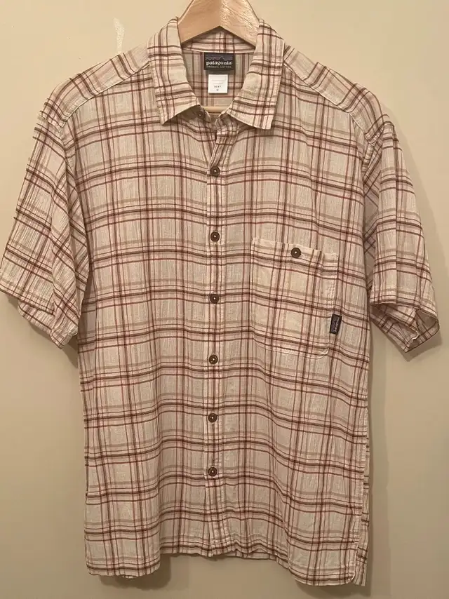 Patagonia Men's Cotton Shirt Medium Cream Black Red Check SS in Men's in Calgary - Image 2