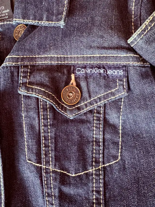 Calvin Klein Trucker Denim Jacket Size Small New Never Worn in Women's - Tops & Outerwear in City of Toronto - Image 5