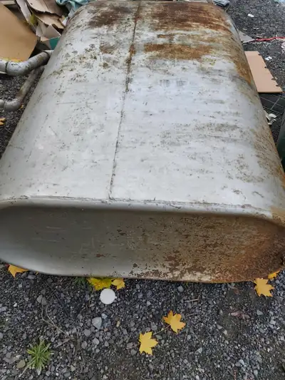 RESERVOIR D'ESSENCE ENVRON 1000 L À VENDRE__FUEL TANKER TO SALE, View more