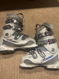 Atomic Women’s Ski Boots 22.5-23