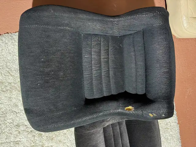 1978-1982 corvette cloth seats  in Other Parts & Accessories in Delta/Surrey/Langley - Image 5