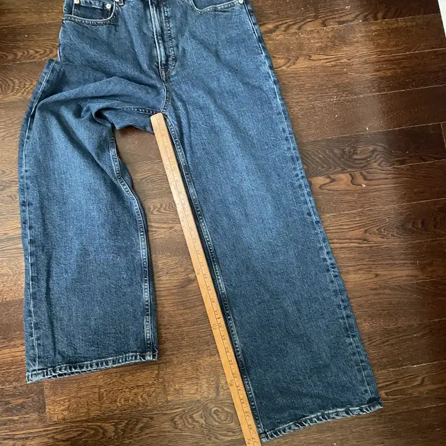 Everlane Way High Wide Leg Flare Jeans-Size 29 Regular in Women's - Bottoms in City of Toronto - Image 11