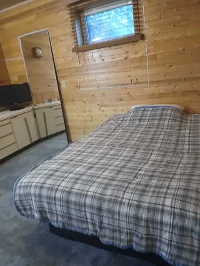 Chambre à louer – Sous-sol de maison, secteur Ancienne Lorette – Disponible le 1 janvier 2026. Intim...