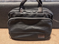 BUGATTI LEATHER MESSENGER BAG / LAPTOP BAG IN GREAT CONDITION 