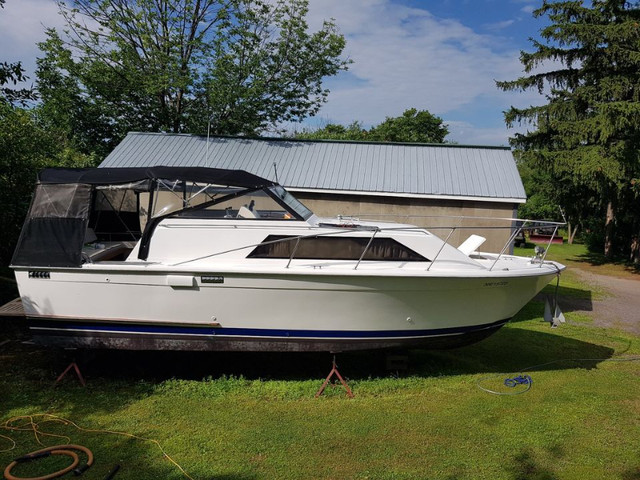 1977 Trojan Yacht f-30 sport cruiser in Powerboats & Motorboats in Brockville