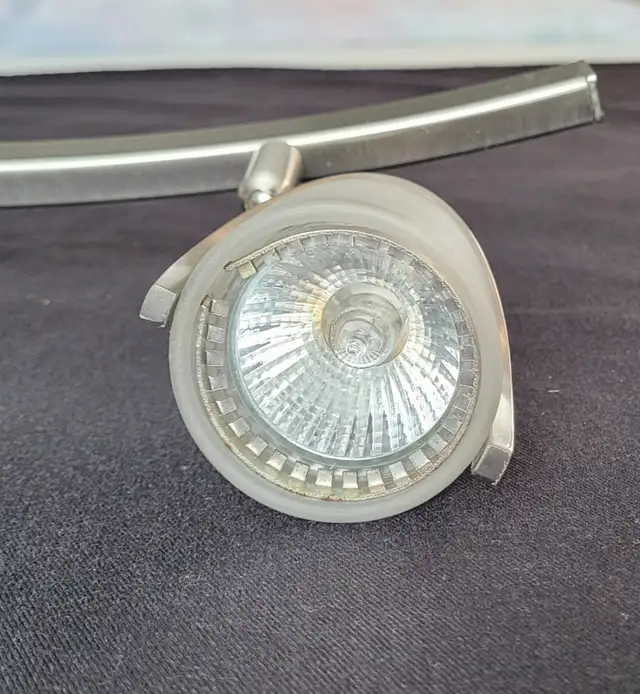 Luminaire de 3 lumières sur rail  3 Light Track Lighting in Indoor Lighting & Fans in Laval / North Shore - Image 7