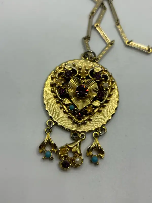 Vintage Pendant Necklace - Costume Jewelry in Jewellery & Watches in Fredericton - Image 4