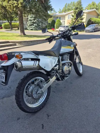 Français ci dessous Very clean and well loved 2015 Suzuki DR650 with 18,000km. Always garaged and ne...