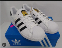Selling my New / never used SuperStar 2 Adidas Runners white