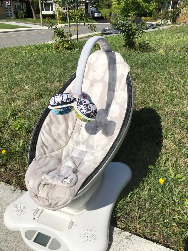 MamaRoo571057932527226881