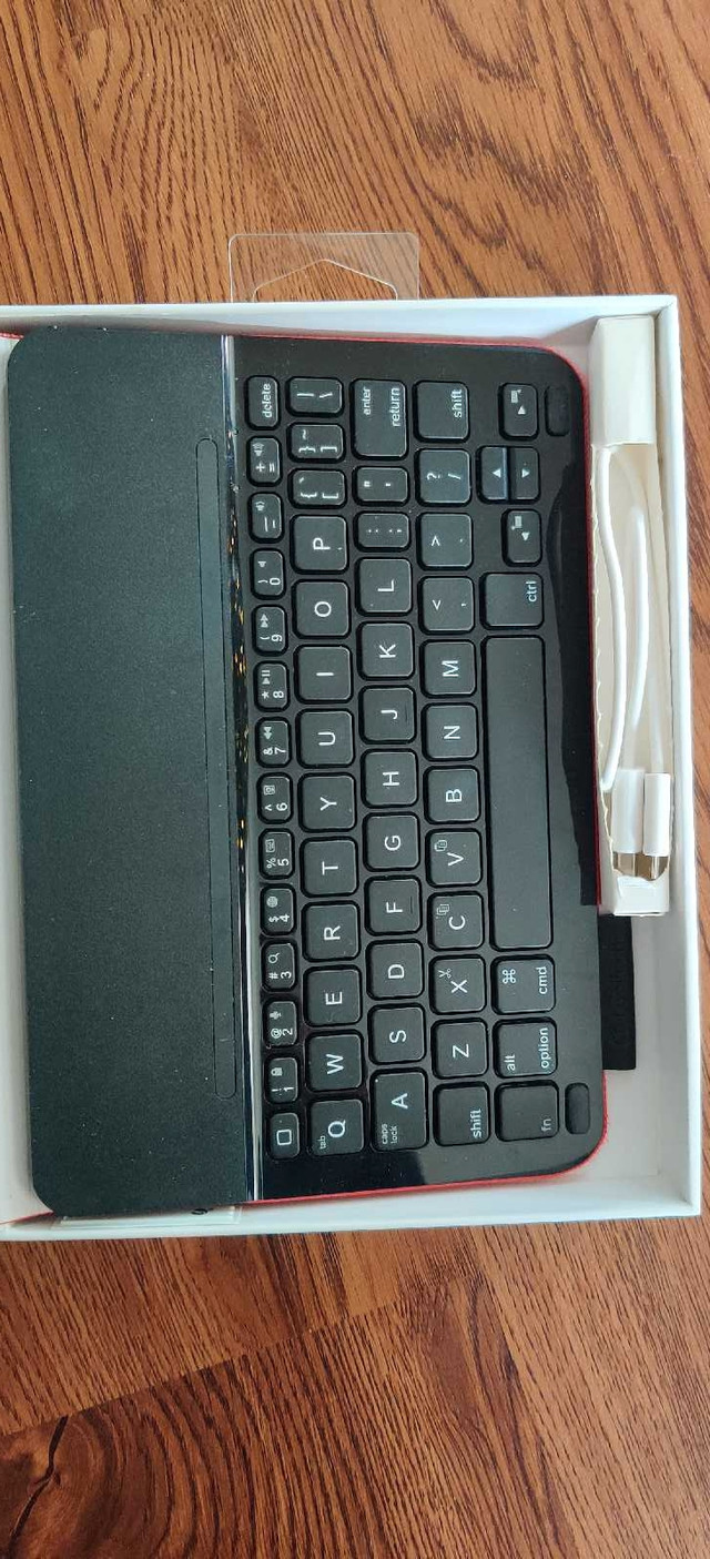 Logitech Ultrathin Keyboard iPad Mini in iPad & Tablet Accessories in Belleville - Image 2