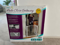 Brand new baby Gate- auto lock (no drilling needed)