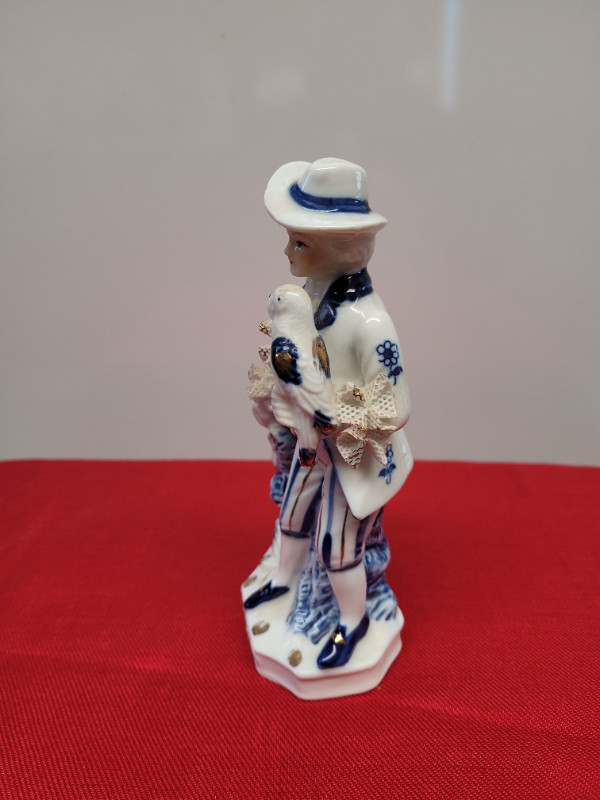 VTG Blue & White Victorian Gent with Parrot Figurine in Arts & Collectibles in Dartmouth - Image 2
