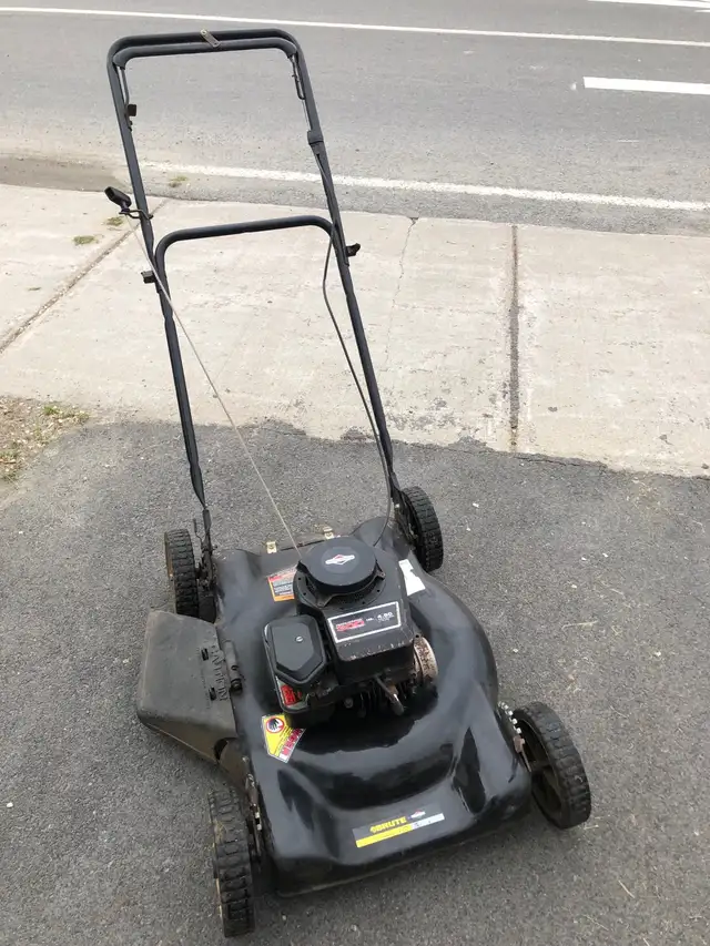 tondeuse essence gas lawn mower 4.5 HP BRUTE in Lawnmowers & Leaf Blowers in Laval / North Shore - Image 2
