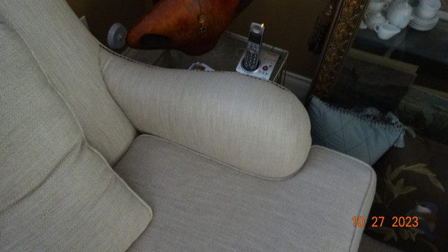 Sofa,  white,  studded, 2 cushion,clean,stylish in Other Tables in Kelowna - Image 3