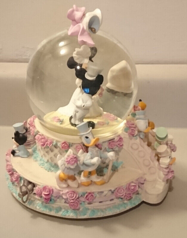 Disney Store Mickey & Minnie Snow Globe Music Box Wedding March in Arts & Collectibles in Oshawa / Durham Region - Image 3
