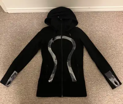 Lululemon Black Stride Jacket with color center and wrists sz 4 $100
