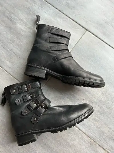 Stuart Weistman nice boots , View more