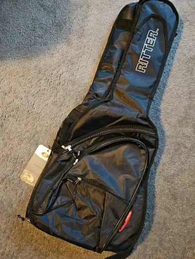 This Ritter Session 10mm padded gig bag is perfect for safely transporting your electric guitar. It'...