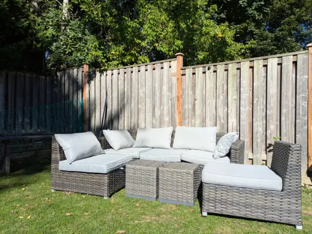 Gluckstein Patio Furniture Set in Patio & Garden Furniture in City of Toronto - Image 2
