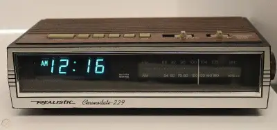 Realistic Chronodate-229 AM FM Auto Alarm Clock 12-1536 Woodgrai, View more
