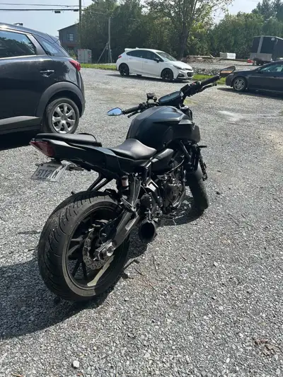 Yamaha MT-07 2019 noir mat, toujours extrêmement bien entretenue. ~17 000 km Les réparations faites...