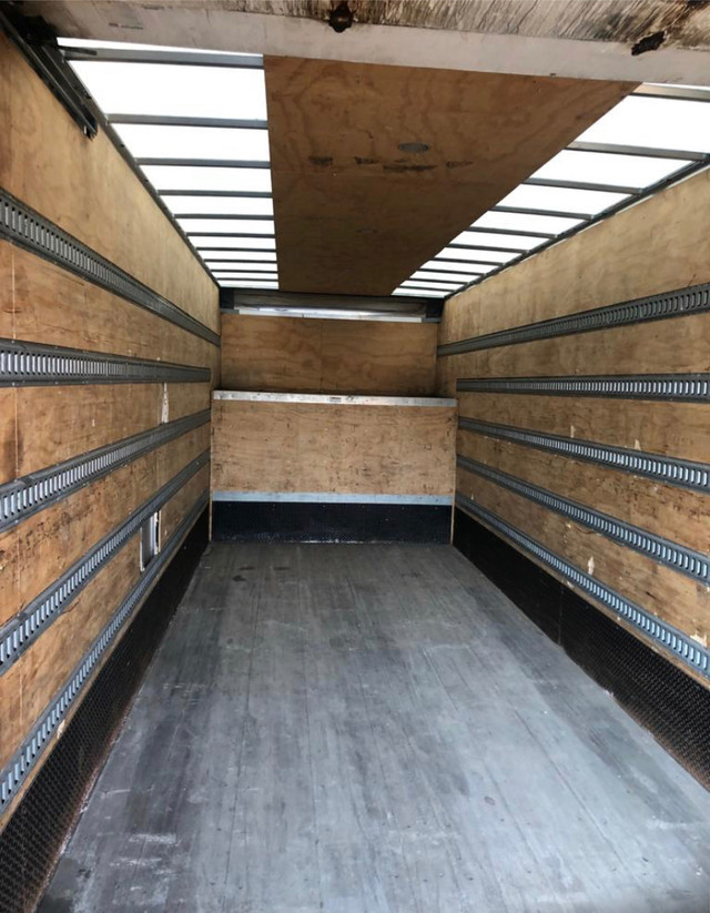 Freightliner m2 (26ft with maxon lift) Heavy Trucks Ottawa Kijiji