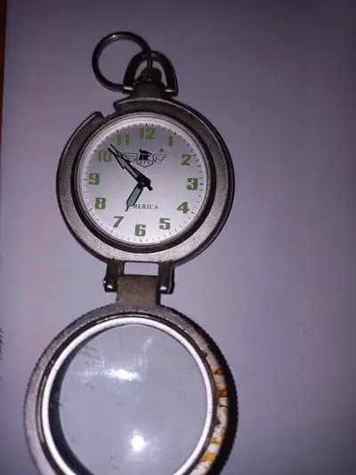 GREAT WATCH NEEDS A NEW BATTERY AVAILABLE IN OIL SPRINGS CHECK OUT MY OTHER ADS