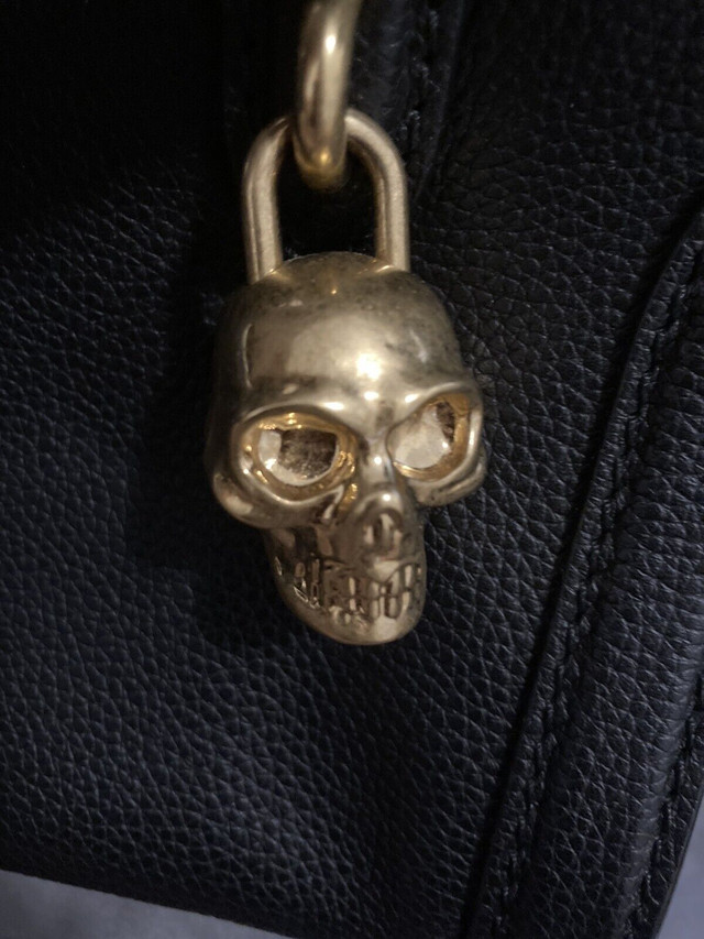 Alexander McQueen Black Mini Skull Padlock Zip Around Bag in Women's - Bags & Wallets in City of Toronto - Image 4