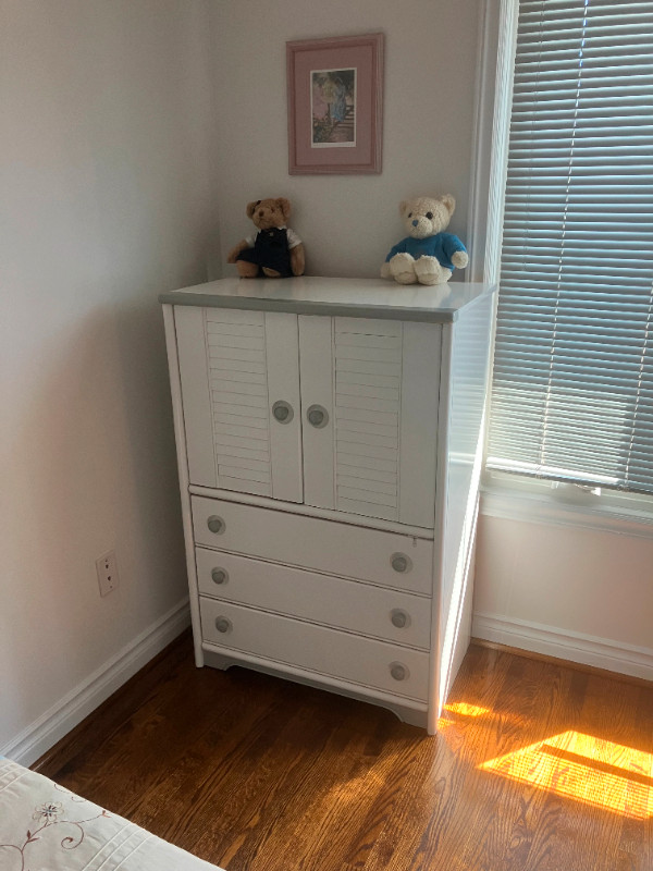 Solid wood Whole bedroom (all 10 pieces) $750 in Beds & Mattresses in Markham / York Region - Image 4