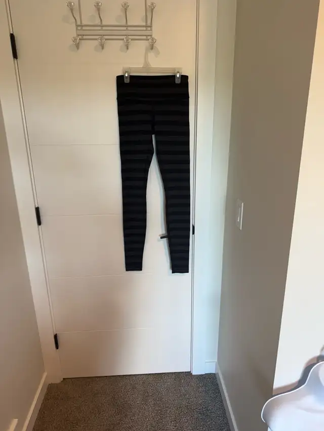 lululemon Wunder under leggings in Women's - Bottoms in Calgary - Image 2