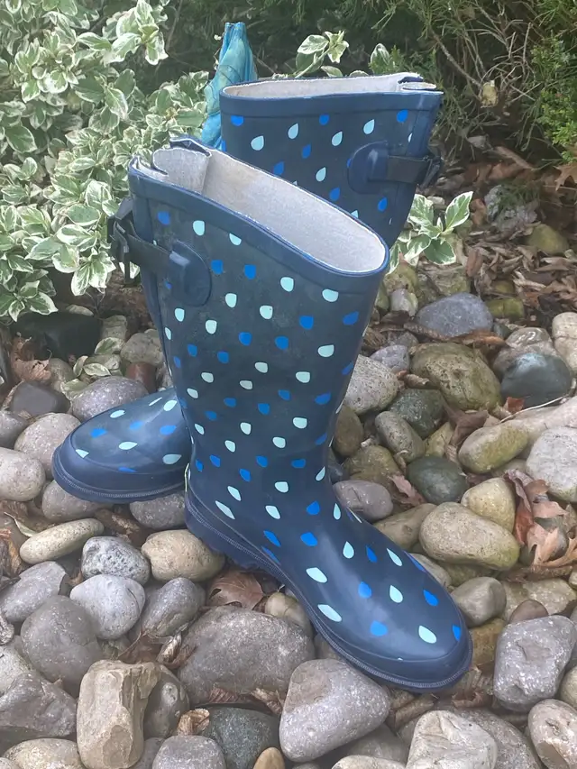 Ruber boots, blue, size 8, black size 7 in Women's - Shoes in Norfolk County - Image 7