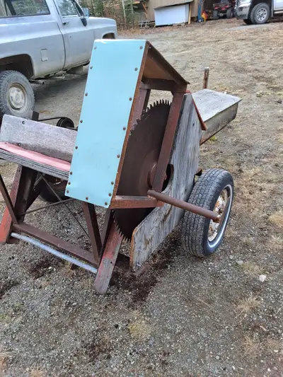 Briggs and Stratton Engine, Trailer mounted, Wipp Table, 36" blade, easy to start, runs good.