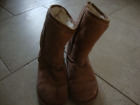 Young Ladies Soft Moc Winter Boots -  Size 4
