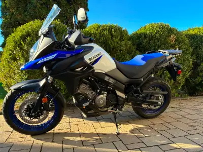 SUZUKI V-STROM 650 SPORT-AVENTURE-TOURING 2025 COMME NEUVE. GARANTIE PROLONGÉE DE 2 ANS TRANSFÉRABLE