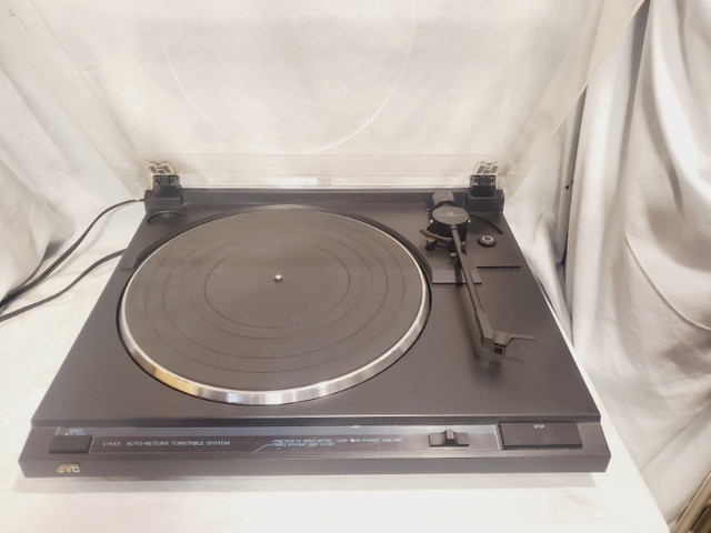 vintage jvc turntable model L-AX3B  FOR PARTS/REPAIR in Stereo Systems & Home Theatre in Mississauga / Peel Region