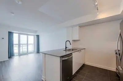 South facing one bedroom unit 8 Trent Avenue