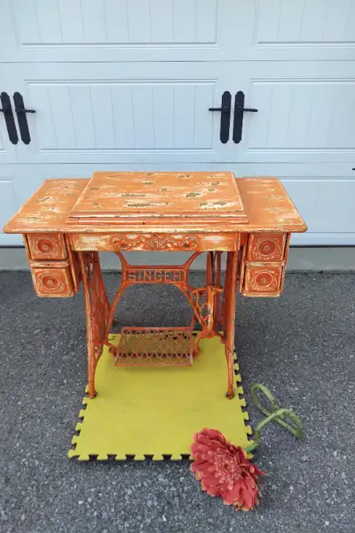 ANTIQUE TREADLE SINGER SEWING MACHINE Upcycle to DESK OR VANITY.. -ORANGE Antique Treadle SINGER Sew...
