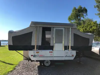 Selling Pop-up Trailer, Coleman Taos Year 1999 in good condition! All Original!! Some signs that we...