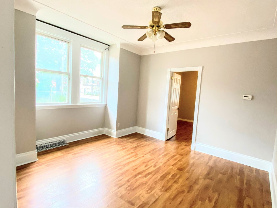 All-inclusive MAIN flr unit with outdoor space 4
