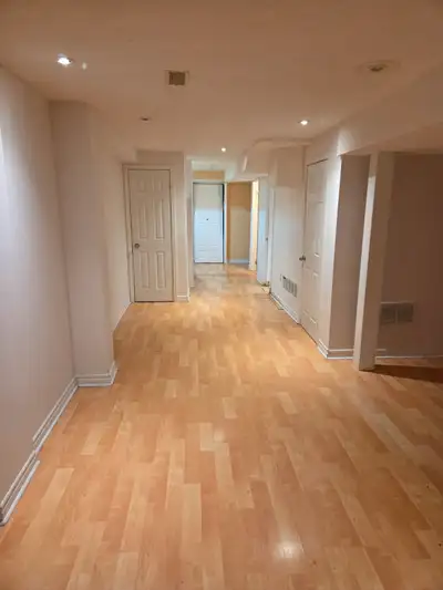 **Cozy Basement Rental – Ideal for Females or a Mother with Child** Bright and comfortable basement...