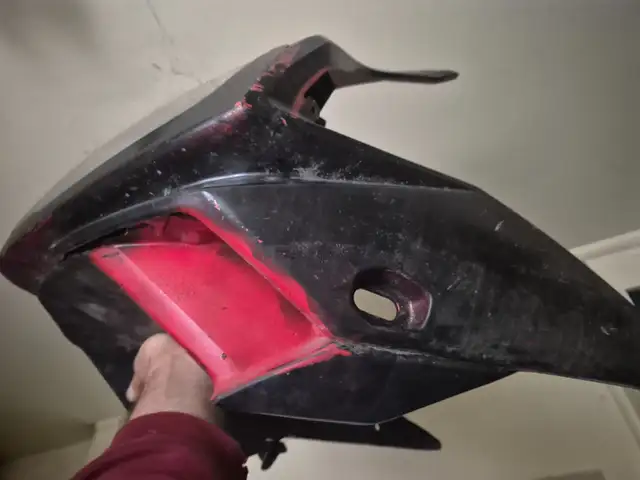 Suzuki SV upper fairing with fairing stay (bracket) in Motorcycle Parts & Accessories in Hamilton - Image 4