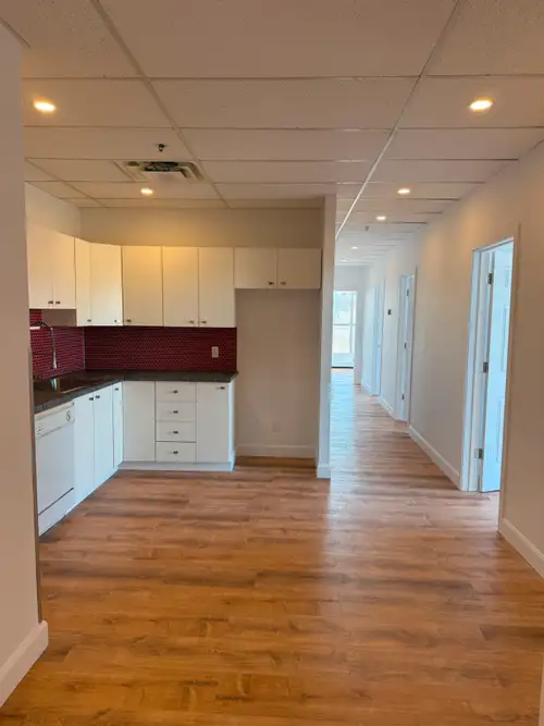 Espace de bureau moderne à louer – Bureau 300, 2120 rue Sherbrooke Est, Montréal, QC H2K 1C3 Bureau...